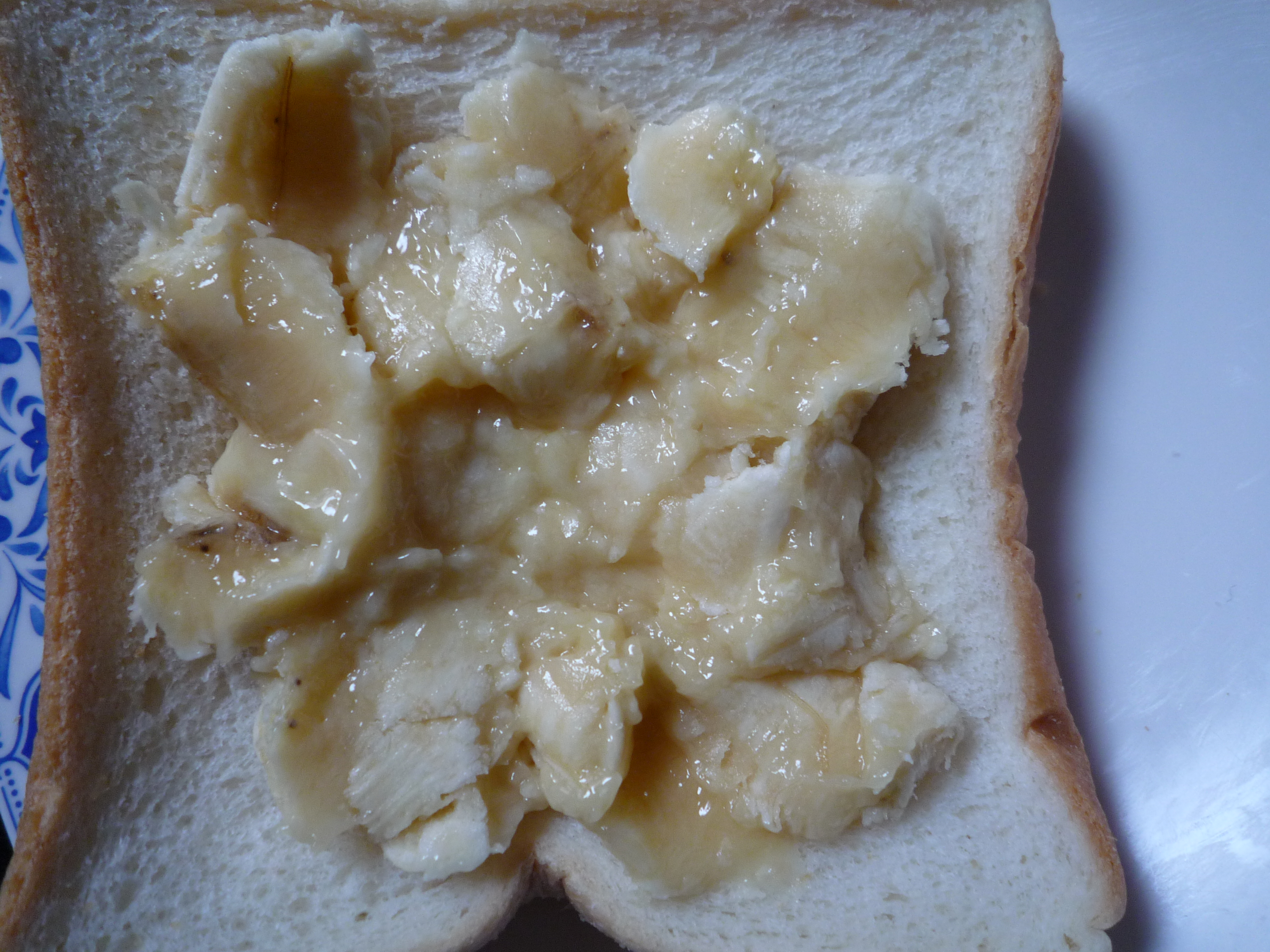 ピーナッツバターとバナナのグリルドサンドイッチ イチゴジャム入り０６
